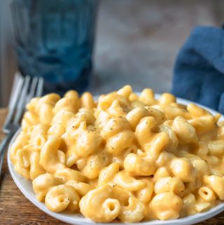 Instant Pot Macaroni and Cheese on a cream plate
